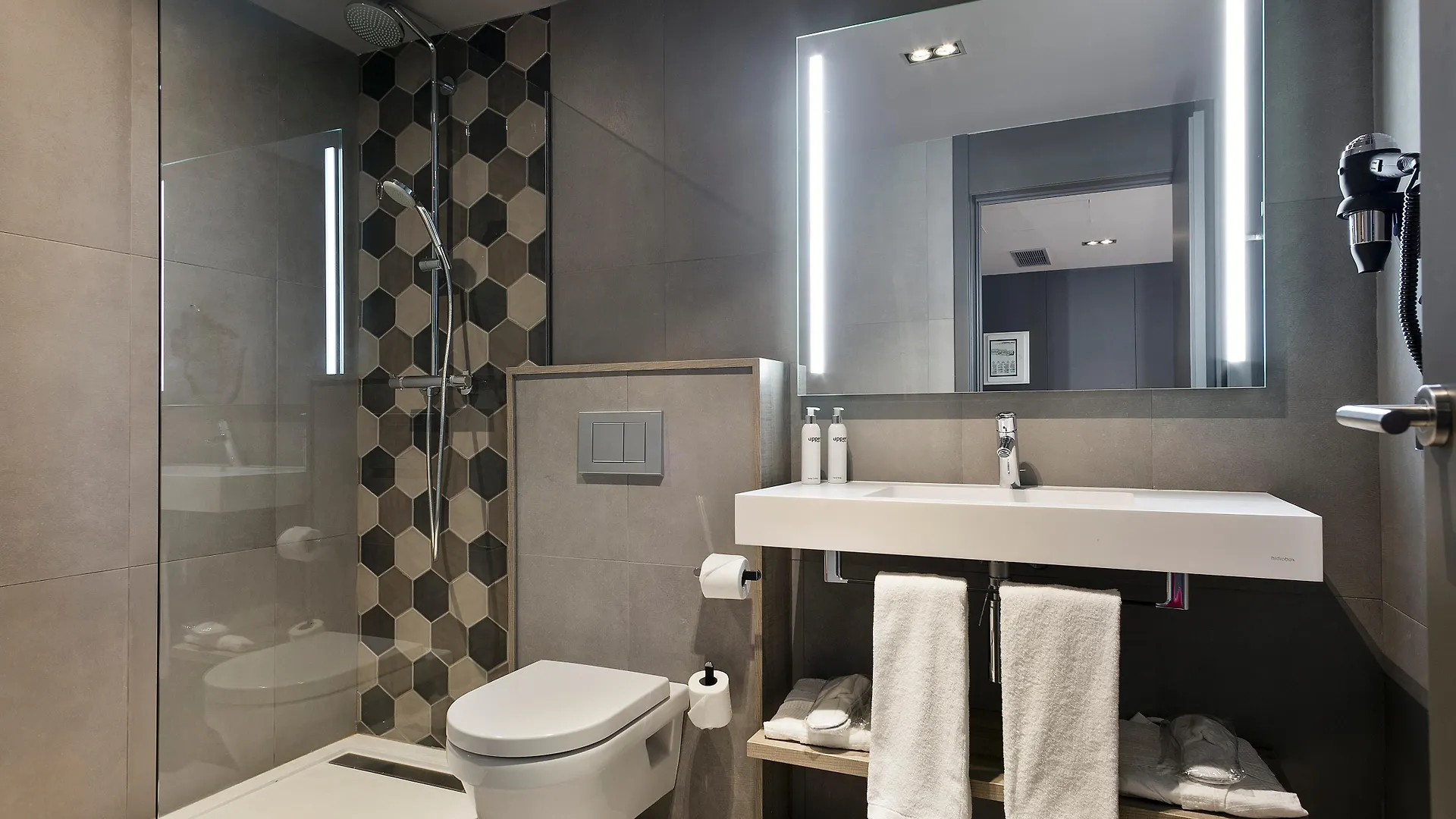 ****  Upper Diagonal Hotel Barcelona Spain